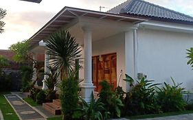 Srinadi Guest House Lovina